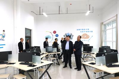華亭市職業教育中心陳勇一行來訪我院進行計算機信息咨詢交流