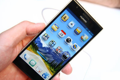 華為Ascend P2 以優(yōu)雅曲線與智慧內(nèi)核，詮釋科技美學(xué)新風(fēng)尚